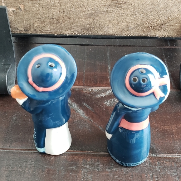 NWT- Salt & Pepper shakers💀 - Picture 2 of 2